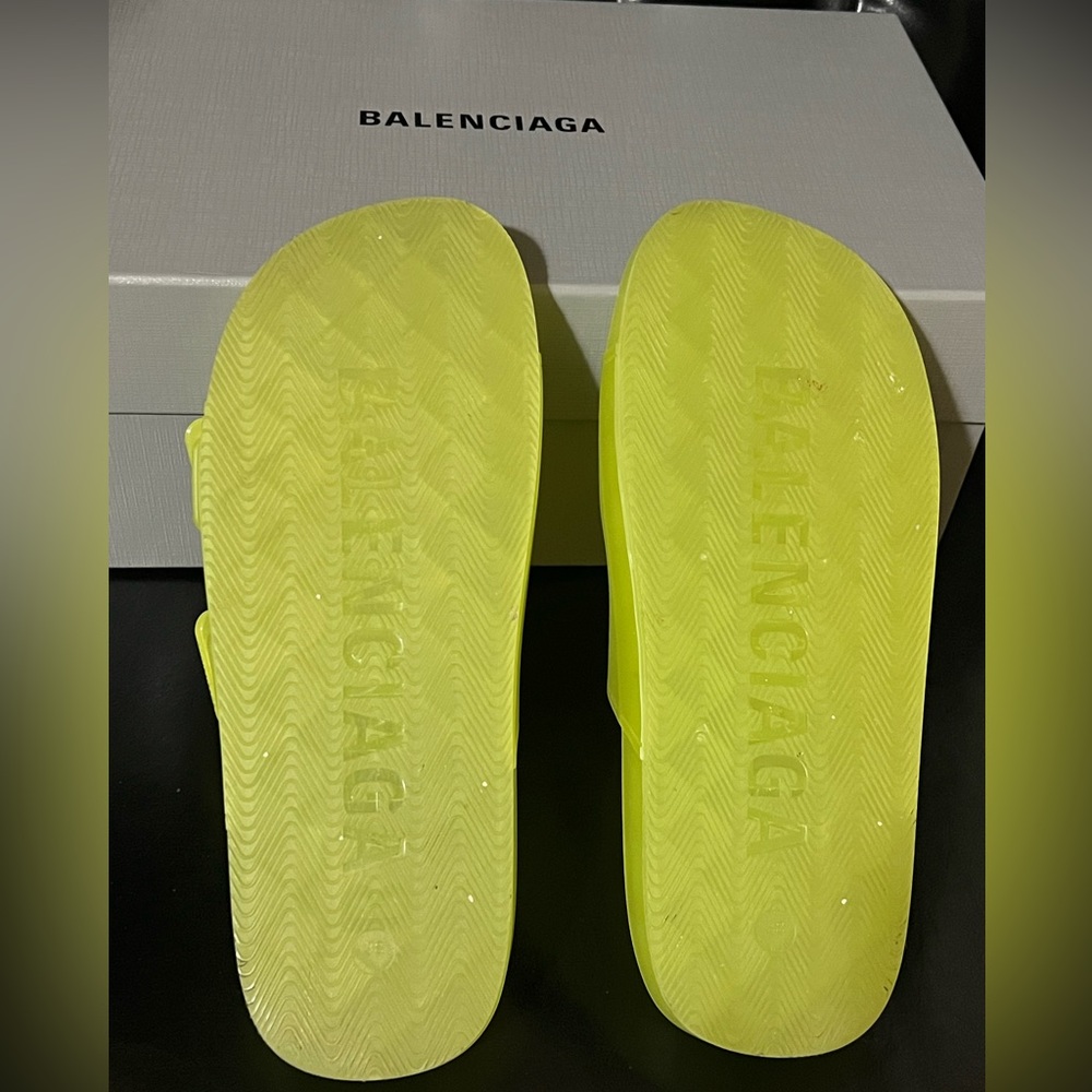 BALENCIAGA
Technical Polyurethane
Mallorca Slide Sandals
38 Fluo Yellow - Picture 12 of 12